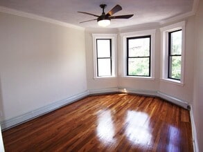 Building Photo - 61 Park Dr