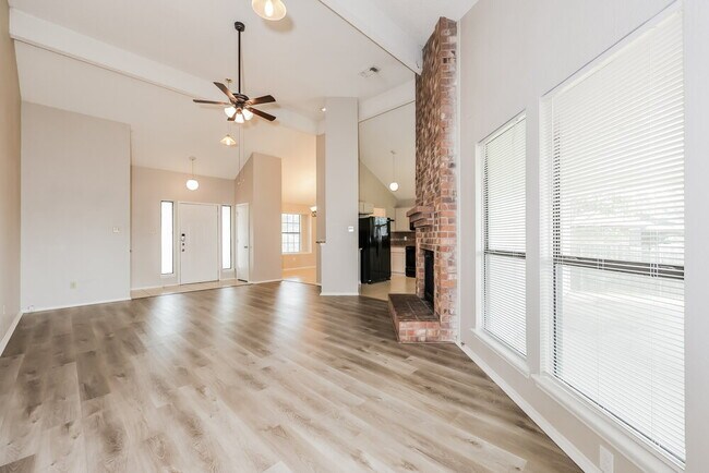 Foto del edificio - 6423 Woodstream Trail