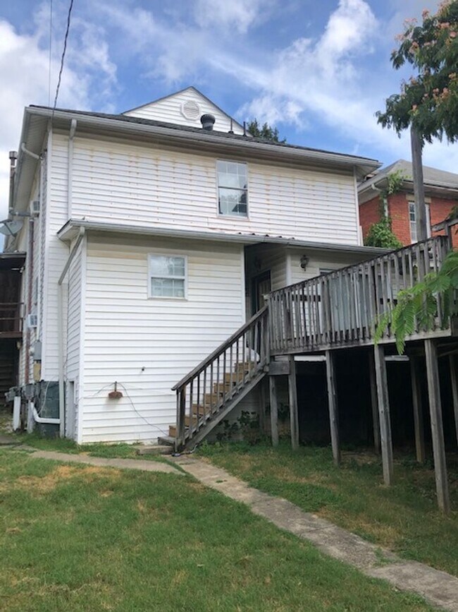 Foto del edificio - 2483 3rd Ave
