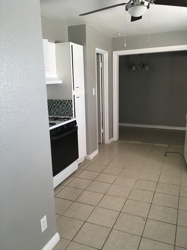 Kitchen - 2240 Daley St