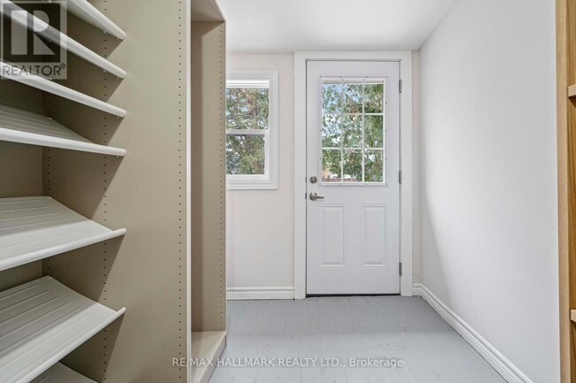 Building Photo - 167 Heward Ave