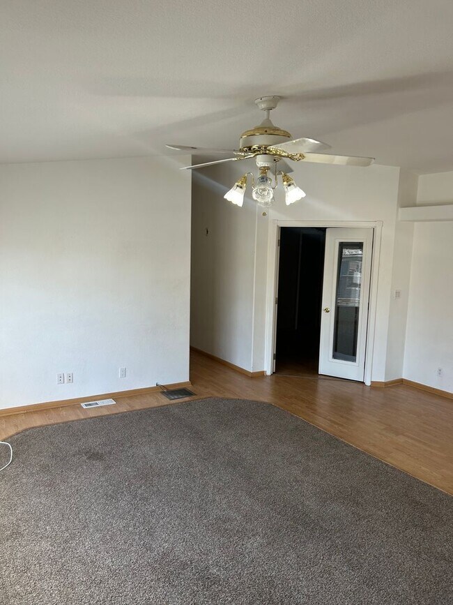 Building Photo - MOVE-IN READY IN FOOTHILLS NORTH #2