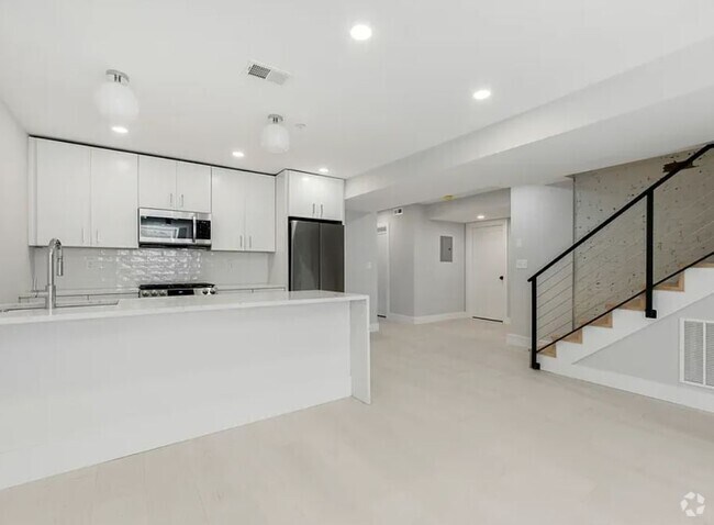 Building Photo - 227 Princeton St