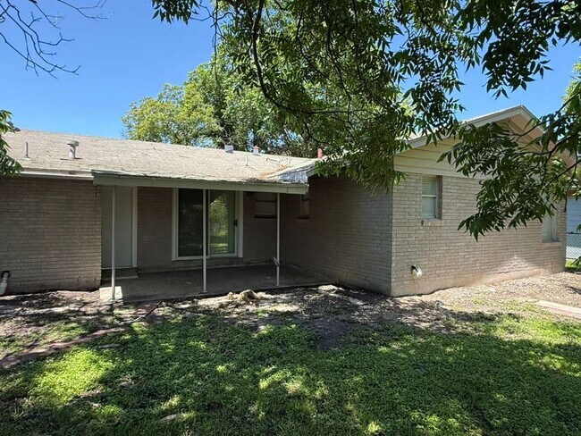 Building Photo - 4938 Bernadine Dr