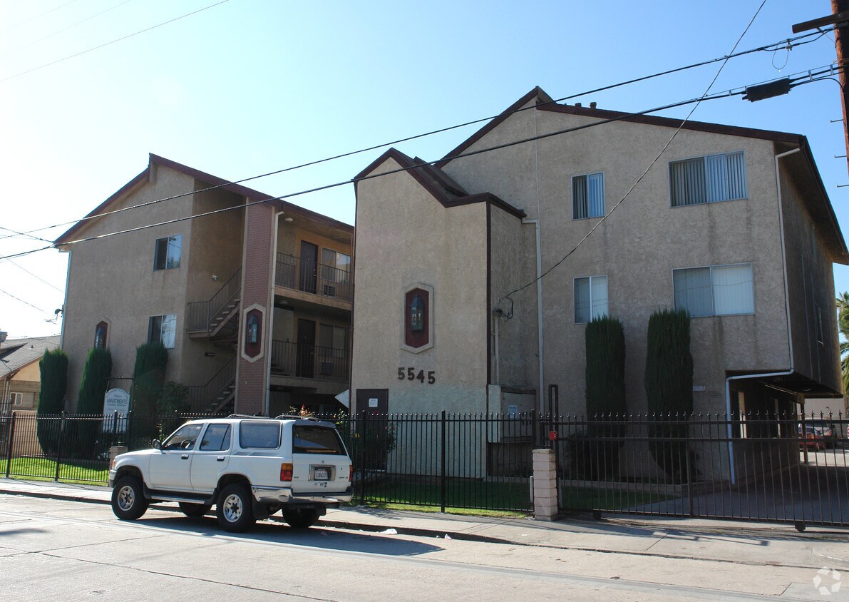 Foto del edificio - 5541-5545 Klump Ave
