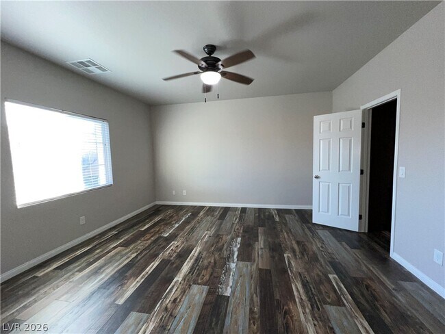 Foto del edificio - 10804 Leatherstocking Ave