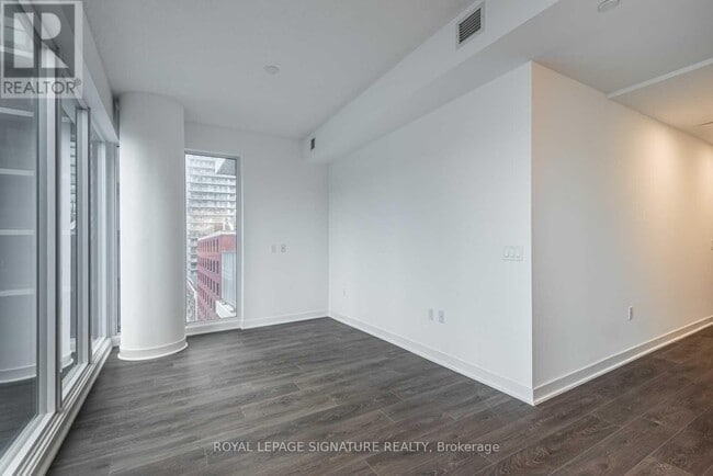 Building Photo - 115 Blue Jays Way