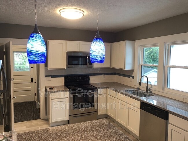 Building Photo - 2157 Wascana Ave