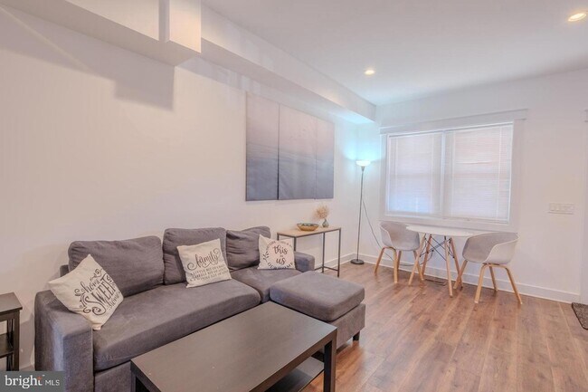 Foto del edificio - 413 Delafield Pl NW