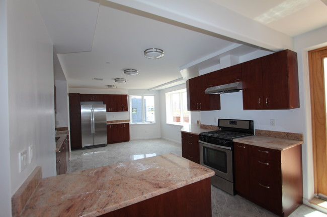Building Photo - 380 Neptune Ave
