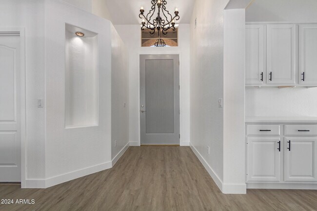 Foto del edificio - 4327 E Sands Dr