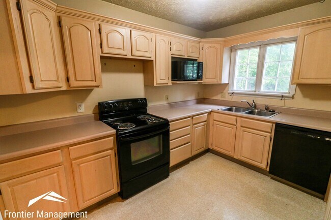 Foto del edificio - 5 br, 3 bath House - 1830 Fairchild Avenue 1