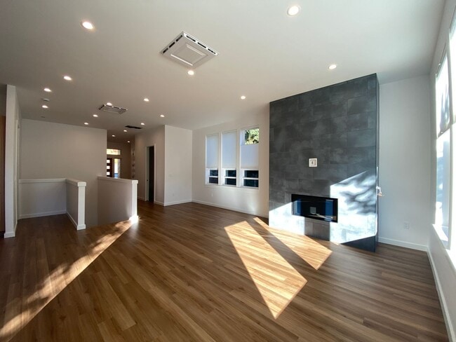 Building Photo - 3 Bedroom | 2.5 Bath Home in White Salmon
