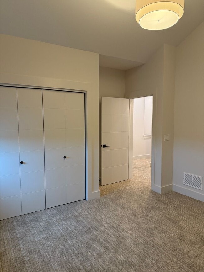 Building Photo - Beautiful 3 Bedroom 2.5 Bath in Autumn Grove