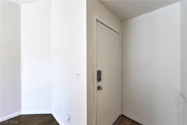 Building Photo - 460 Elm Dr