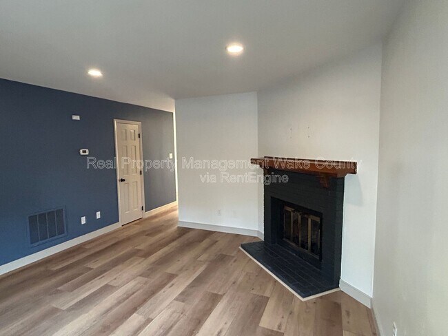 Foto del edificio - 739 Benchmark Dr