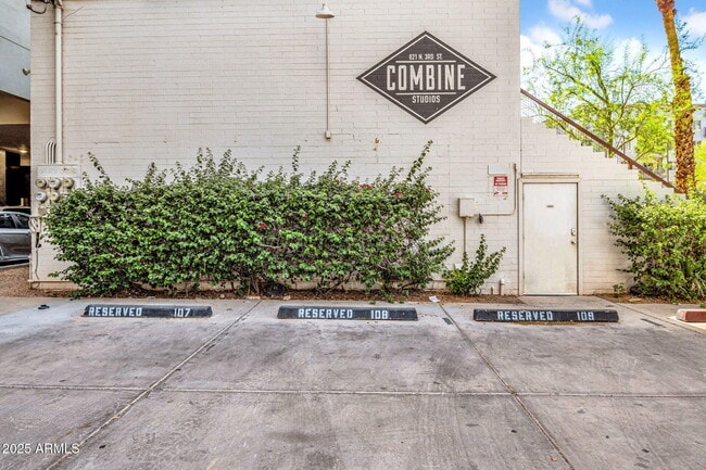 Building Photo - 821 N 3rd St
