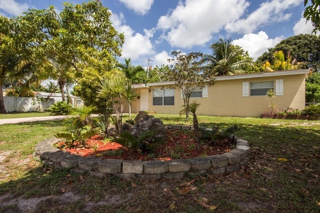 Building Photo - 1141 Park Dr