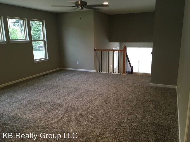 Building Photo - 3 br, 3 bath House - 508 SE Maple Dr