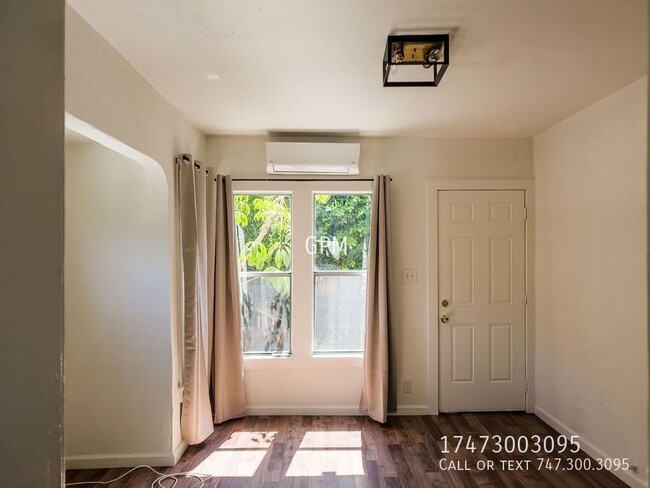 Foto del edificio - Charming 1-BR in Silverlake, w/ Parking!