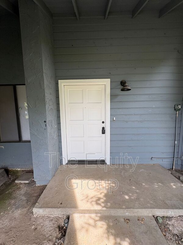 Building Photo - 1942 E Woodsville Ct
