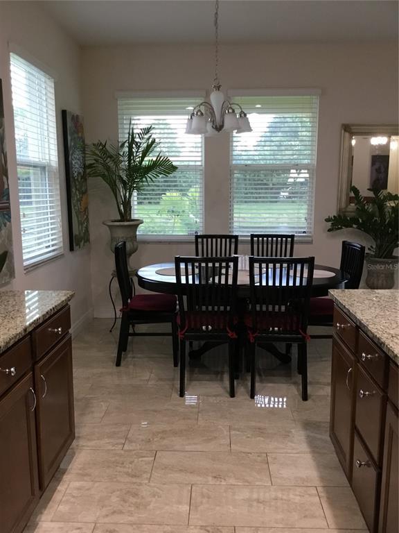 Foto del edificio - 4857 Maple Park St