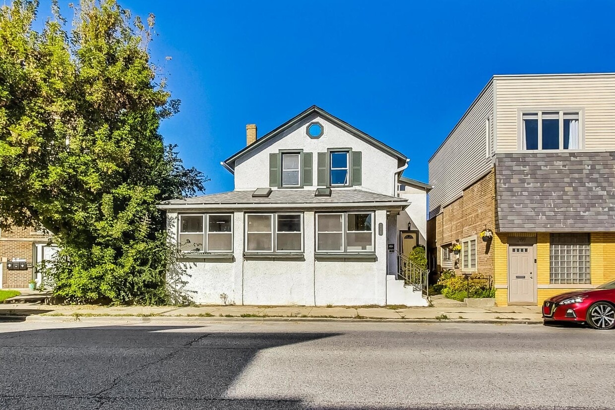 211 Des Plaines Ave Unit 2, Forest Park, IL 60130 Condo for Rent in