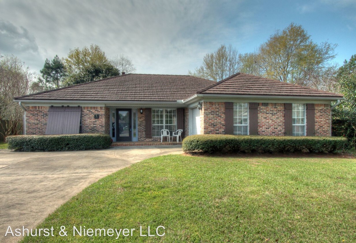 Primary Photo - 3 br, 2 bath House - 10 Fox Run