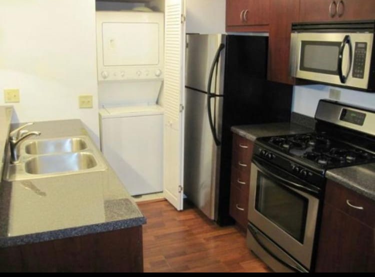 Foto principal - 7819 S South Shore Dr