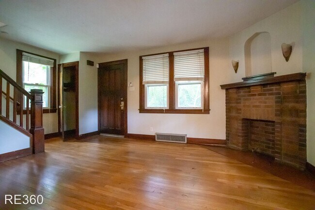 Building Photo - 3 br, 1 bath House - 1537 Dagmar St.  Beec...