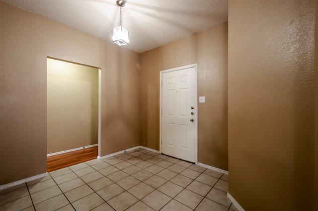 Building Photo - 9920 Nixon Dr