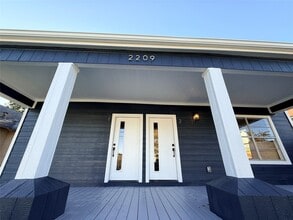 Building Photo - 2209 Gano St
