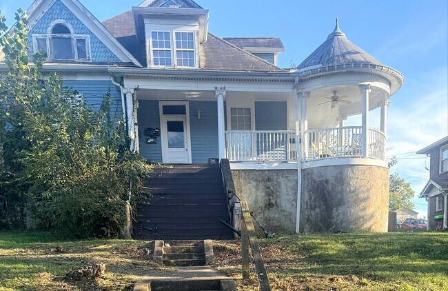 Building Photo - 1422 Coker Ave