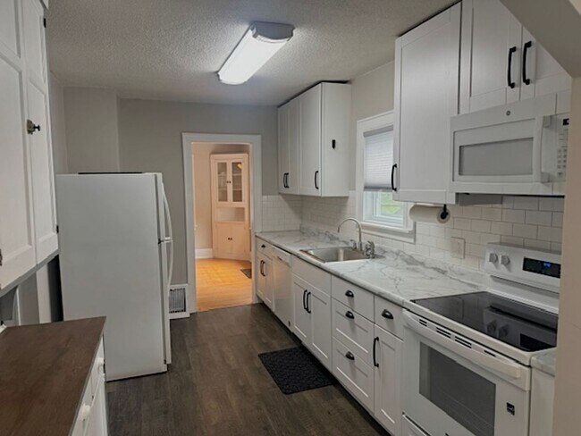 Foto del edificio - STUNNING 2BD/2BA  HOME IN HAMEL