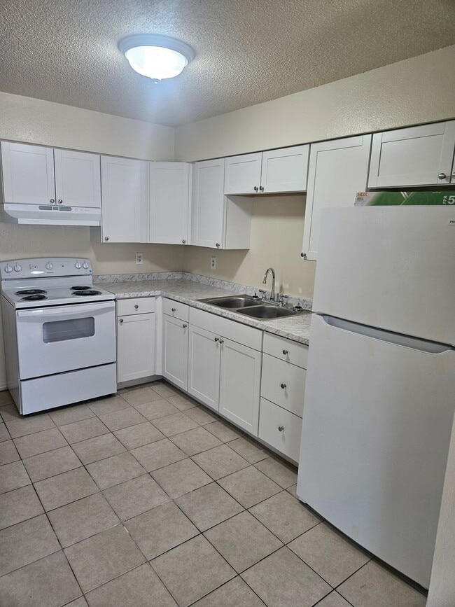 Building Photo - 3/2 DUPLEX