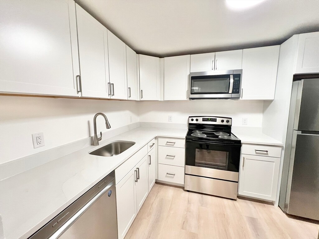 Primary Photo - 303 Broadway