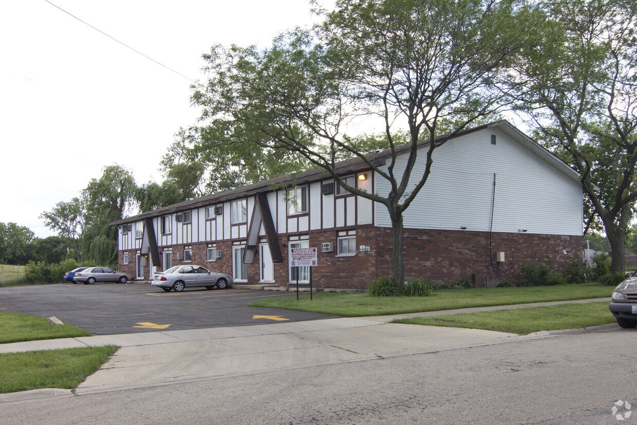 Building Photo - 1735 Longview Rd