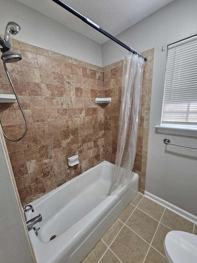 Building Photo - 1108 Thomas Ln