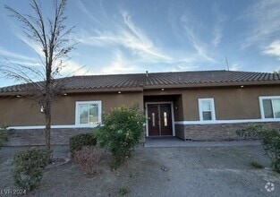 Building Photo - 2085 Saratoga St