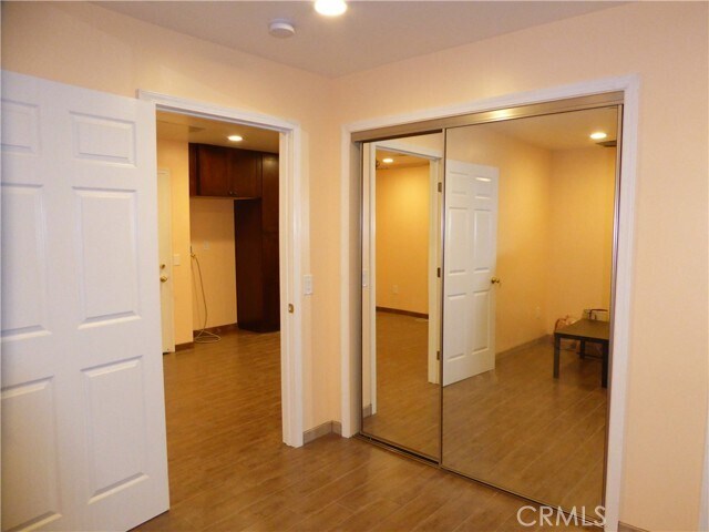 Building Photo - 5533 E Daggett St