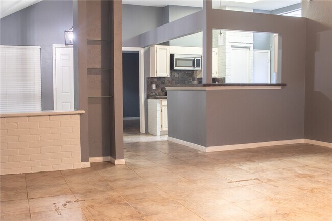 Foto del edificio - 13106 Hollowcreek Park Dr