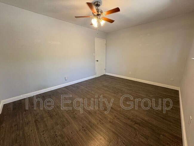 Building Photo - 473 W Deodar Ln