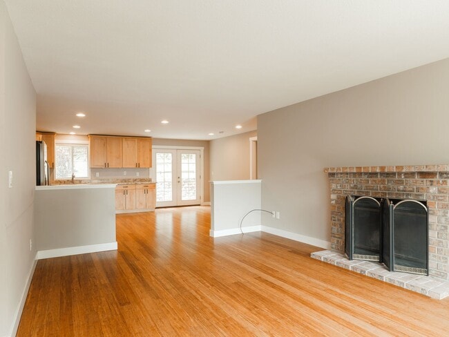 Building Photo - 3 Bed - 1.5 Bath Home in Des Moines WA