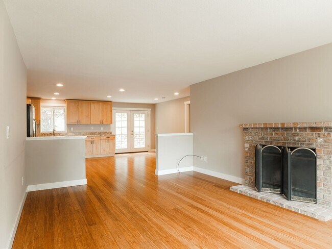 Foto del edificio - 3 Bed - 1.5 Bath Home in Des Moines WA