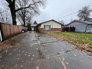 Building Photo - 1427 SE 85th Ave