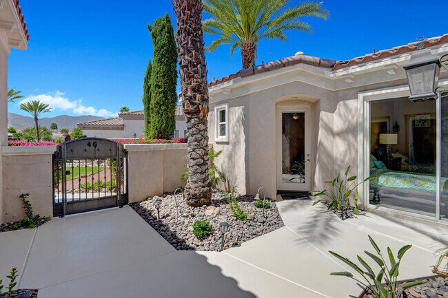 Building Photo - 46 Toscana Way E