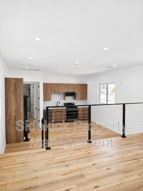 Building Photo - 432 W Garfield Ave