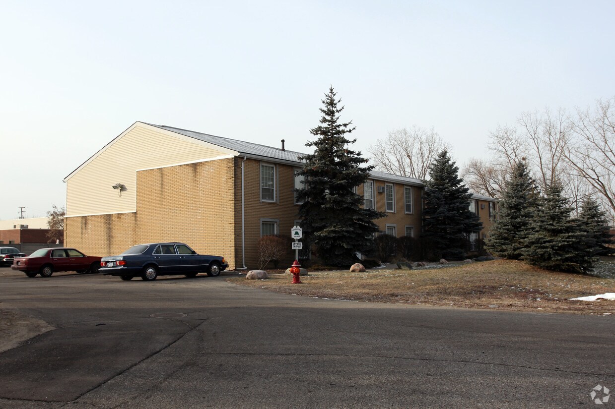 Lovington Village Apartments in Troy, MI