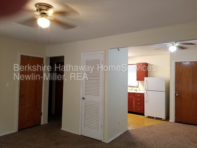 Building Photo - 2700 E Haythorne Ave