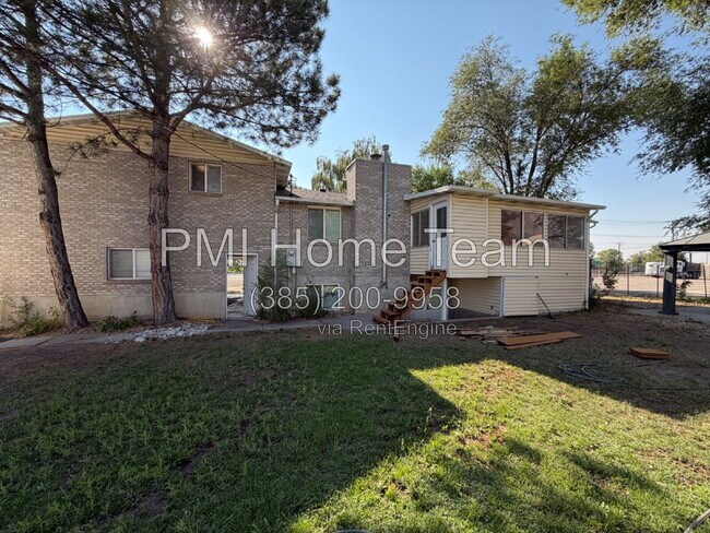 Building Photo - 2942 N 2000 W